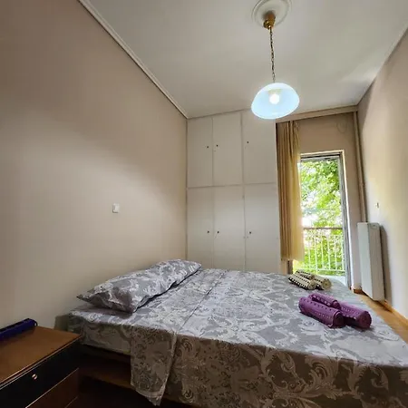 Athens Center Apartment: Steps To Acropolis, Parthenon, And Ancient Agora-3