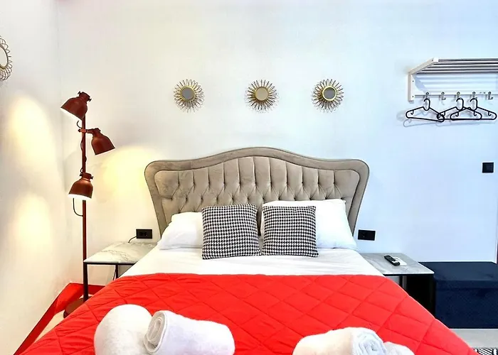 Plaka Central Suite By Zeussuites